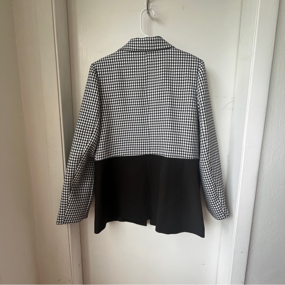 Stylish Black and White Houndstooth Women's Blazer - Picture 7 of 13